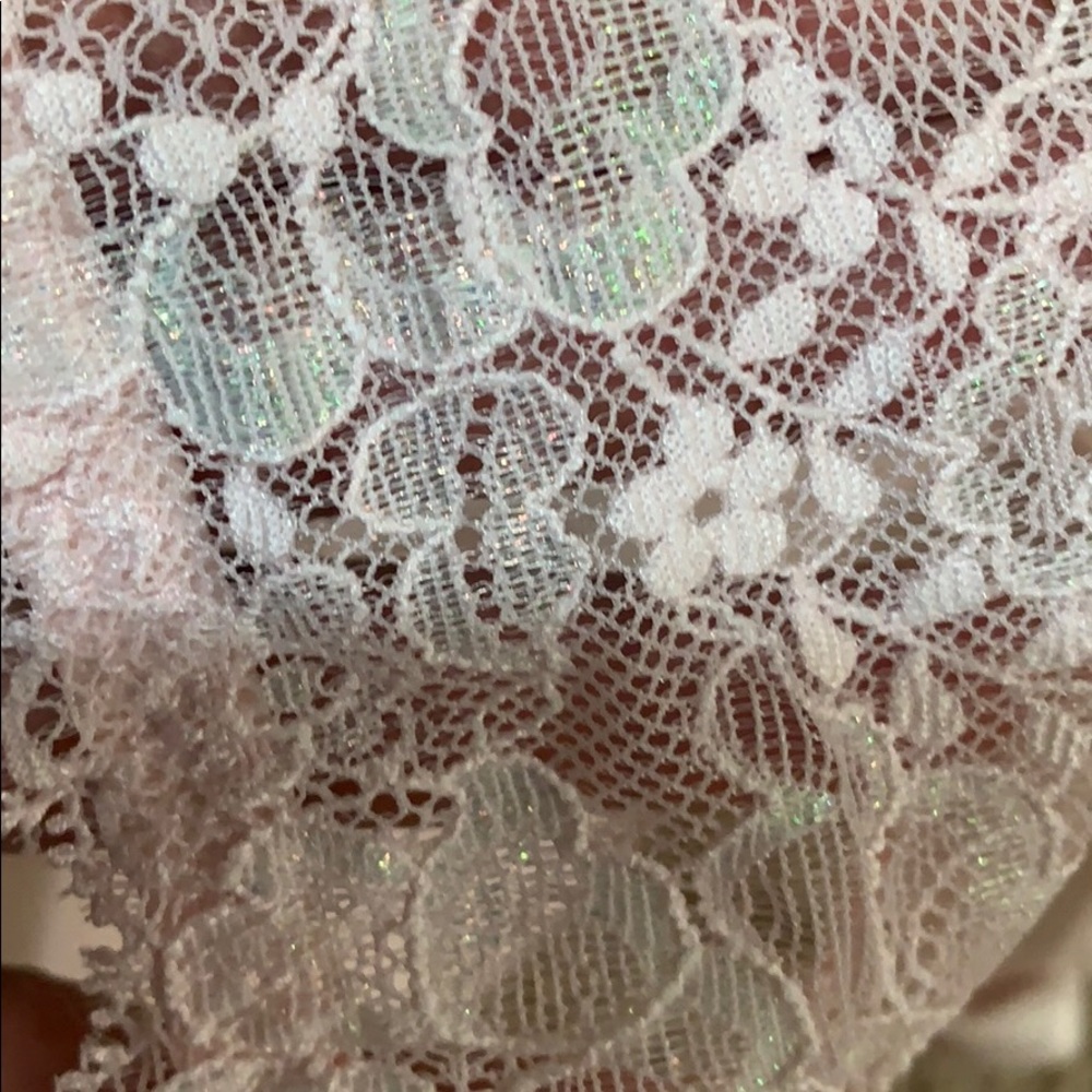 Victoria Secret - Picture 2 of 3